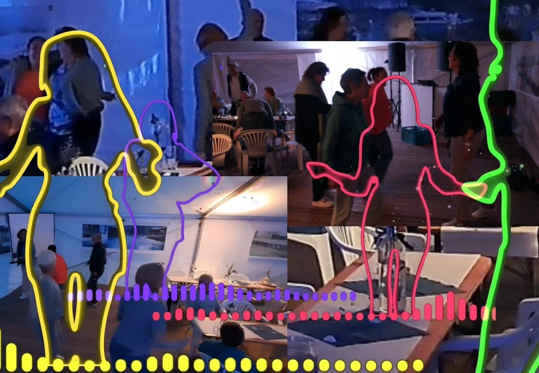 Veranstaltung mit Bühne und Publikum